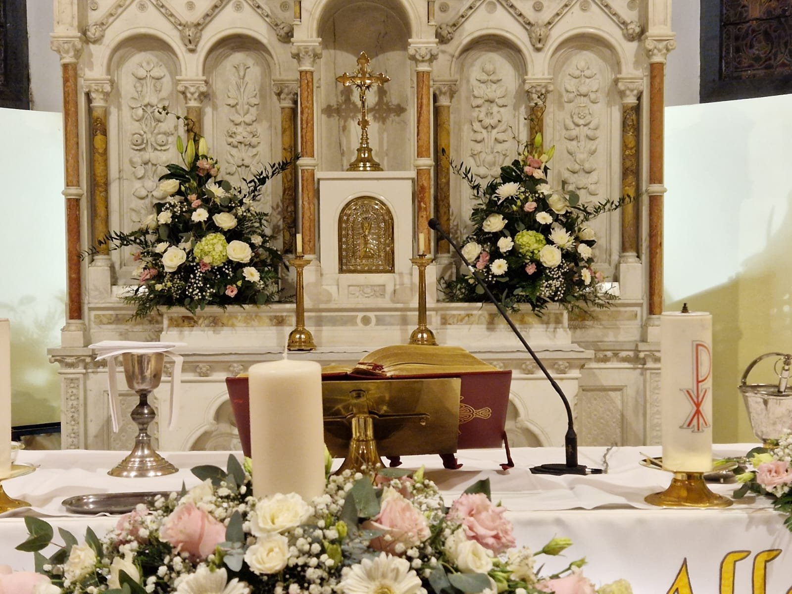 Entrance flowers at reception venue