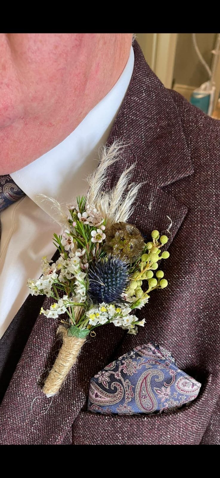 Groomsmen’s matching buttonholes